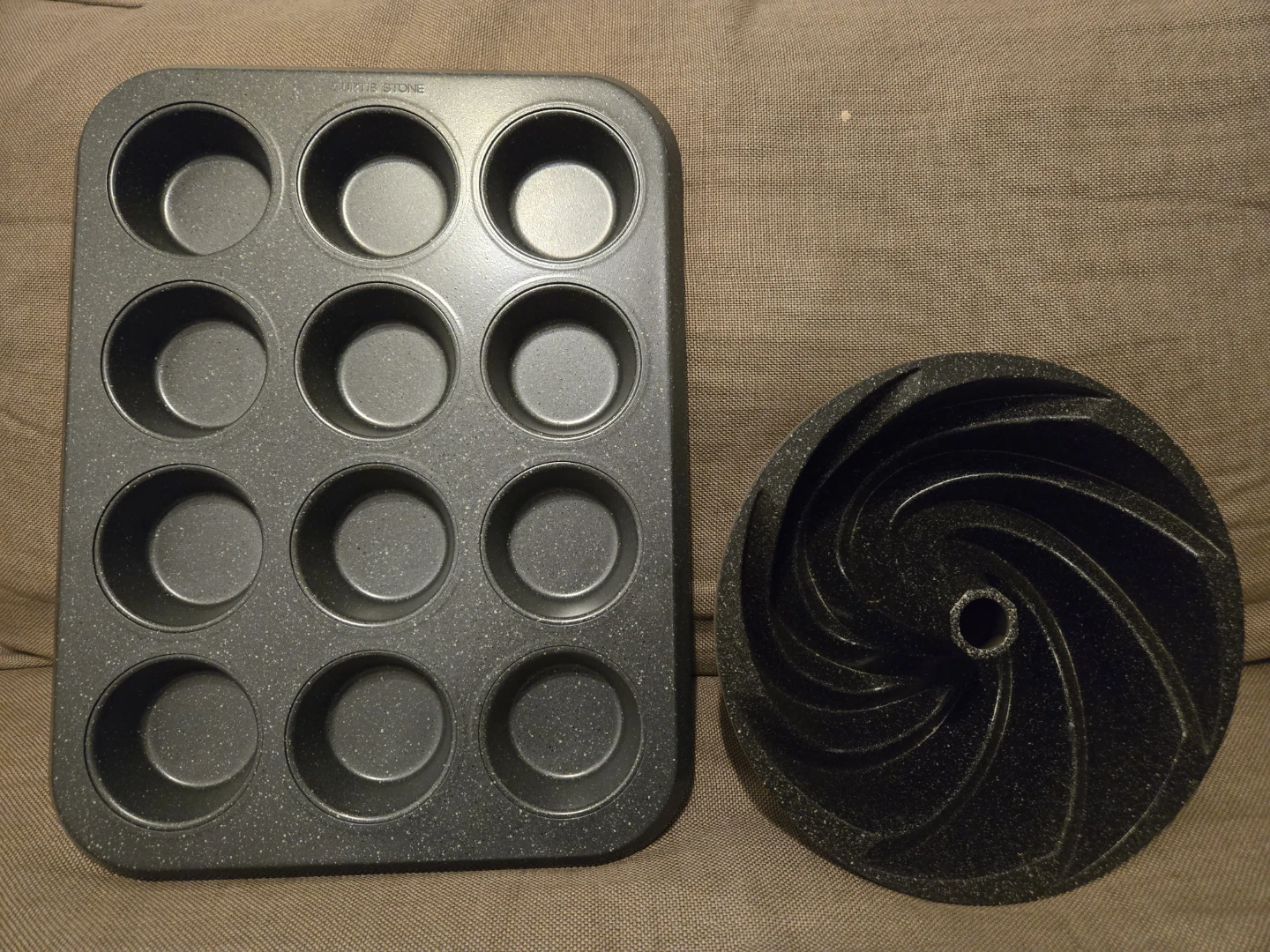 Nordic Ware Heritage Bundt Pan and 12-Cup Muffin Pan - photo 3