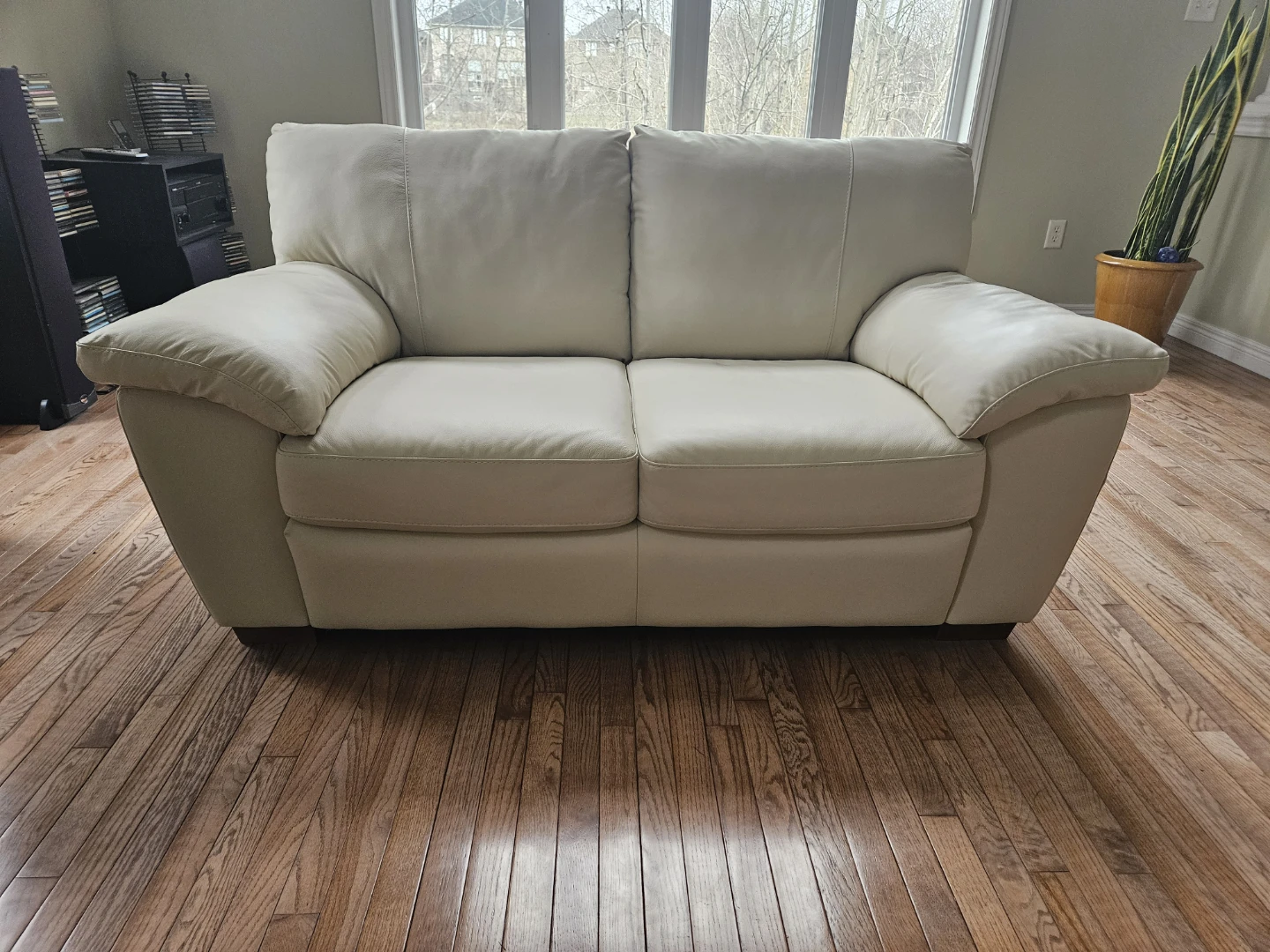 Cream & Black sofas, loveseats & swivel/recliner chair - photo 3