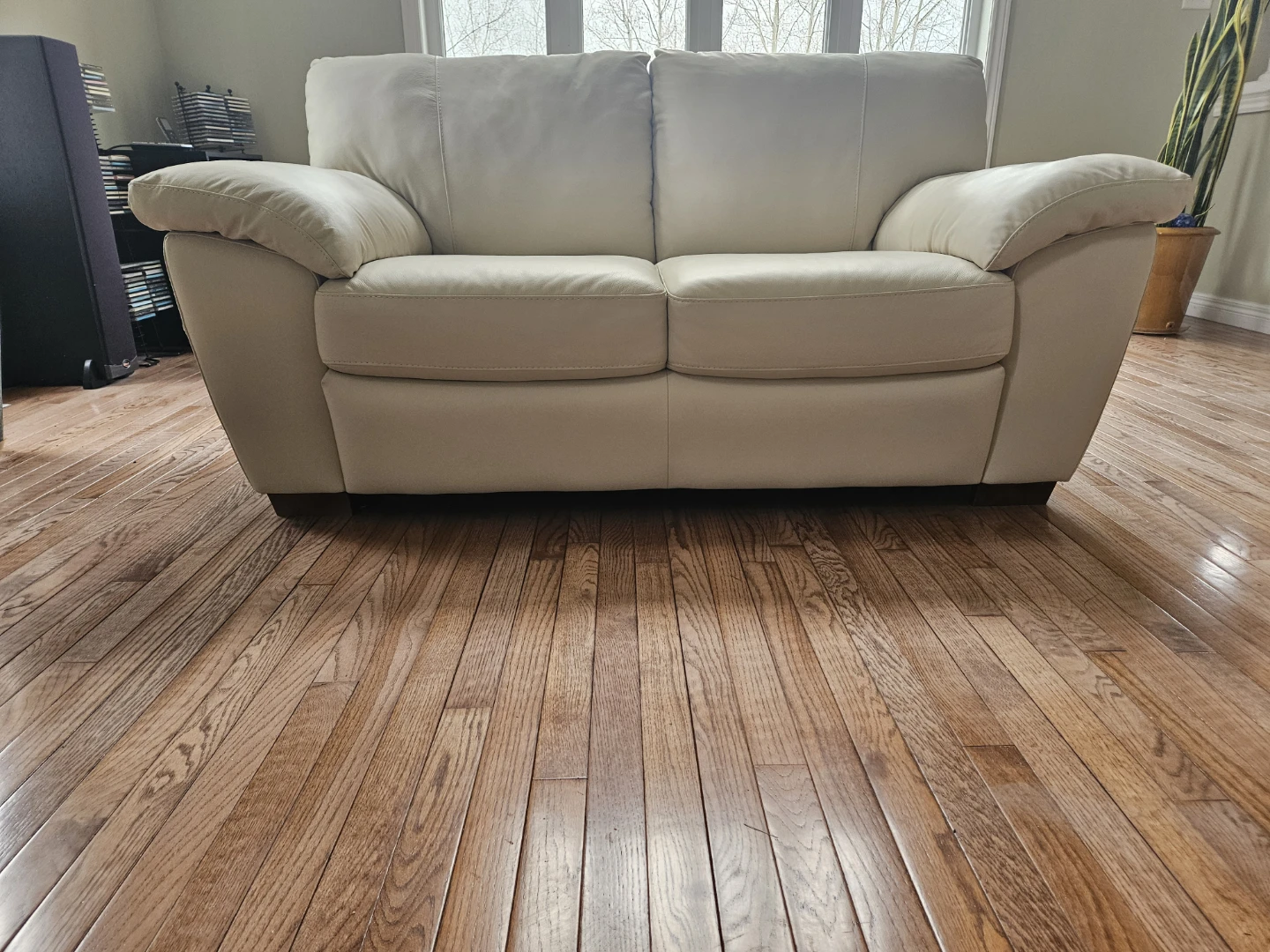 Cream & Black sofas, loveseats & swivel/recliner chair - photo 4
