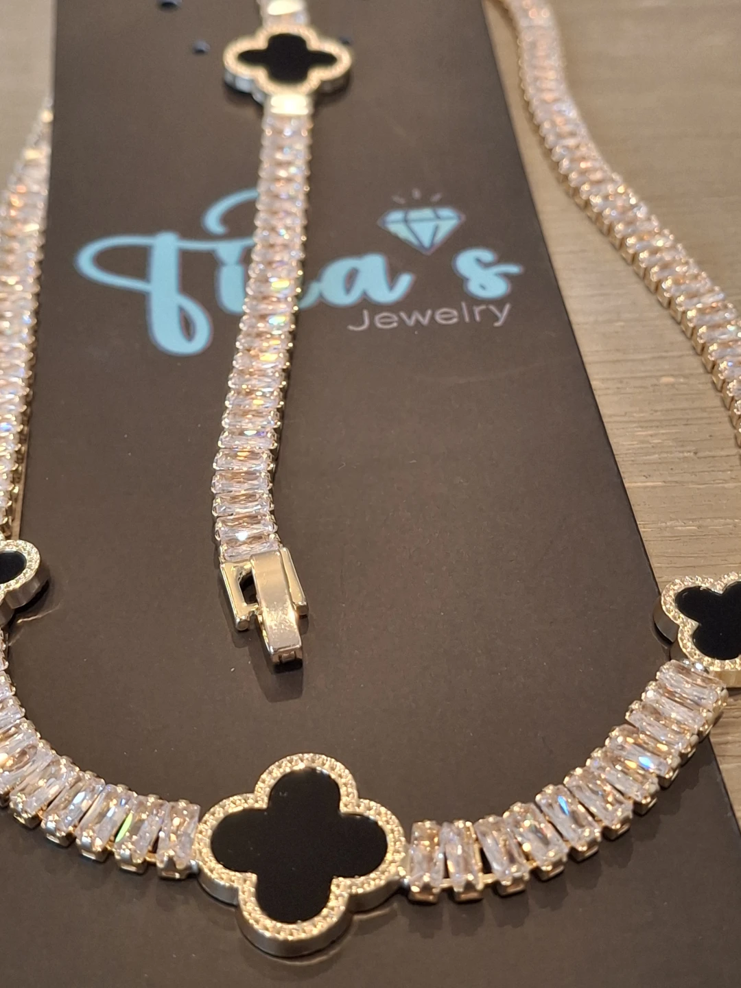 Gold Clover Necklace and Bracelet Set with Rhinestones - photo 2