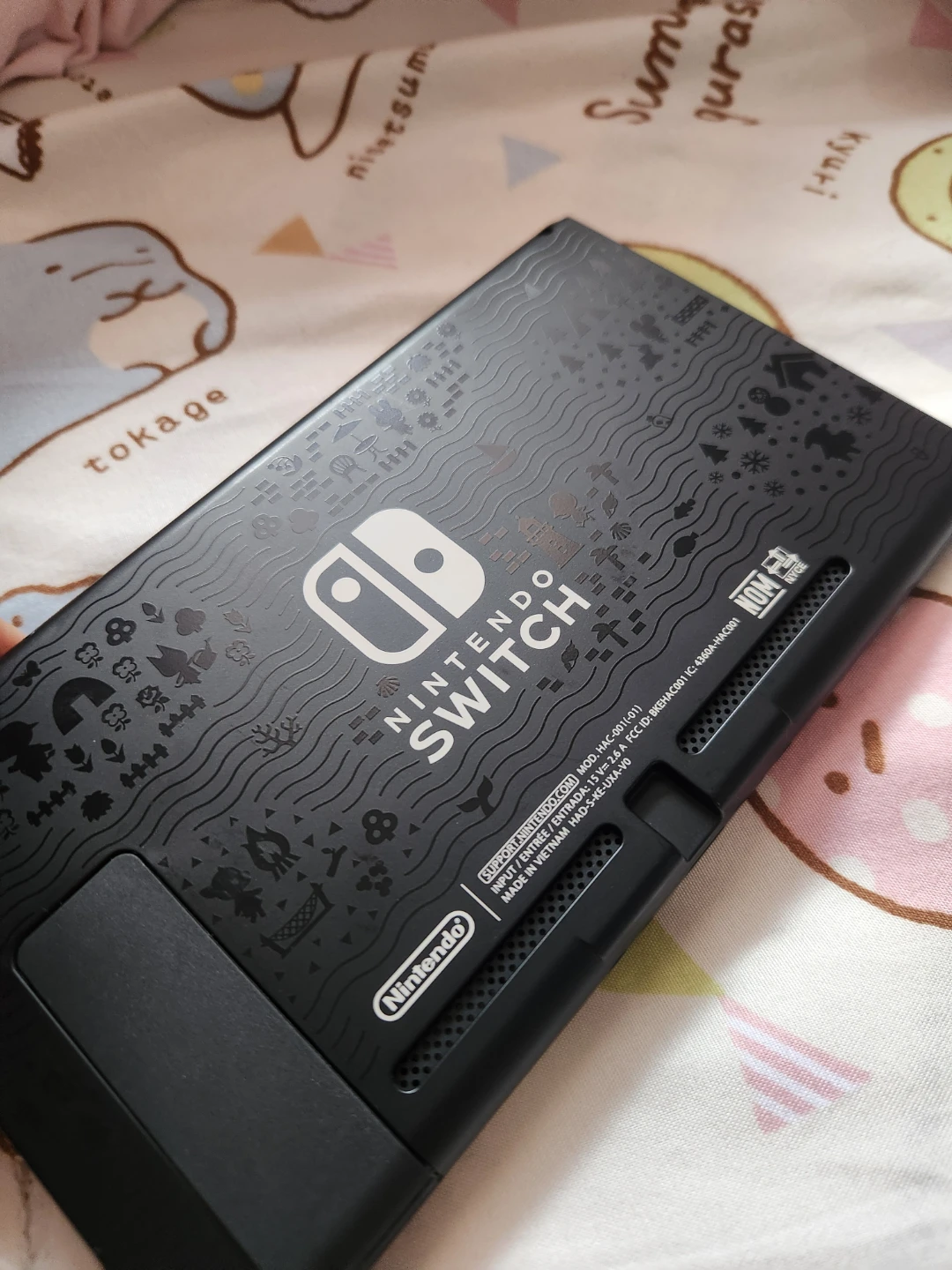 Pristine Nintendo Switch Animal Crossing Edition ! - photo 2
