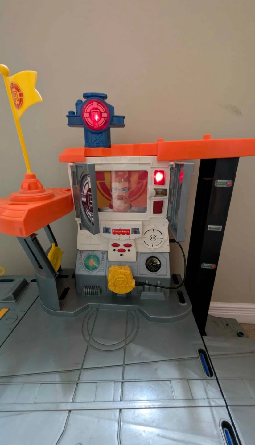 Fisher-Price Imaginext Rescue Center Playset - photo 5