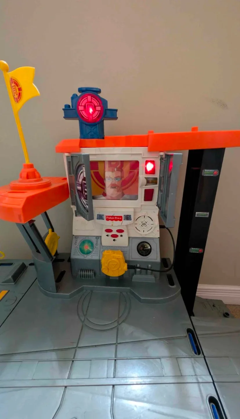 Fisher-Price Imaginext Rescue Center Playset - photo 5