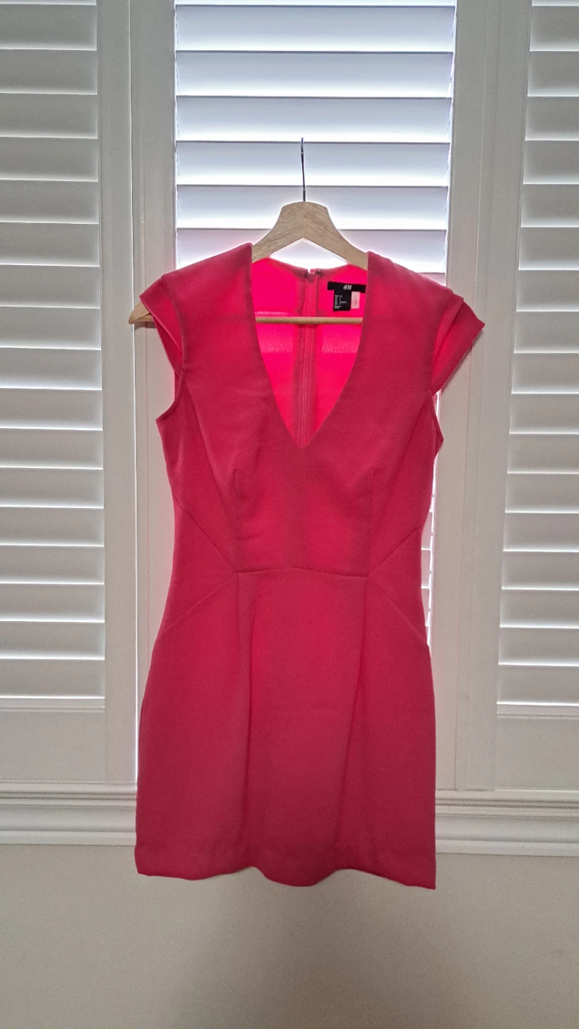 H&M Pink Cap Sleeve V-Neck Dress Size CA 6