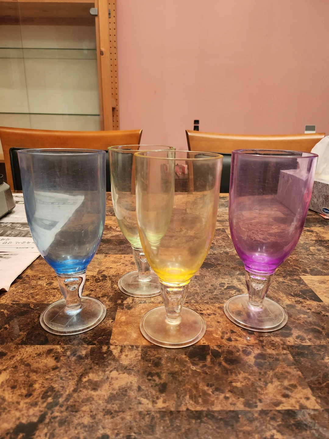 Set of 4 Coloured Plastic Wine Glasses - photo 2