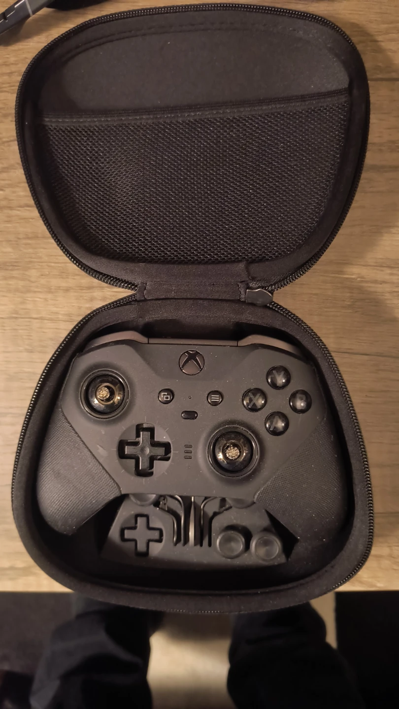 Xbox Elite Wireless Controller Series 2 - photo 2