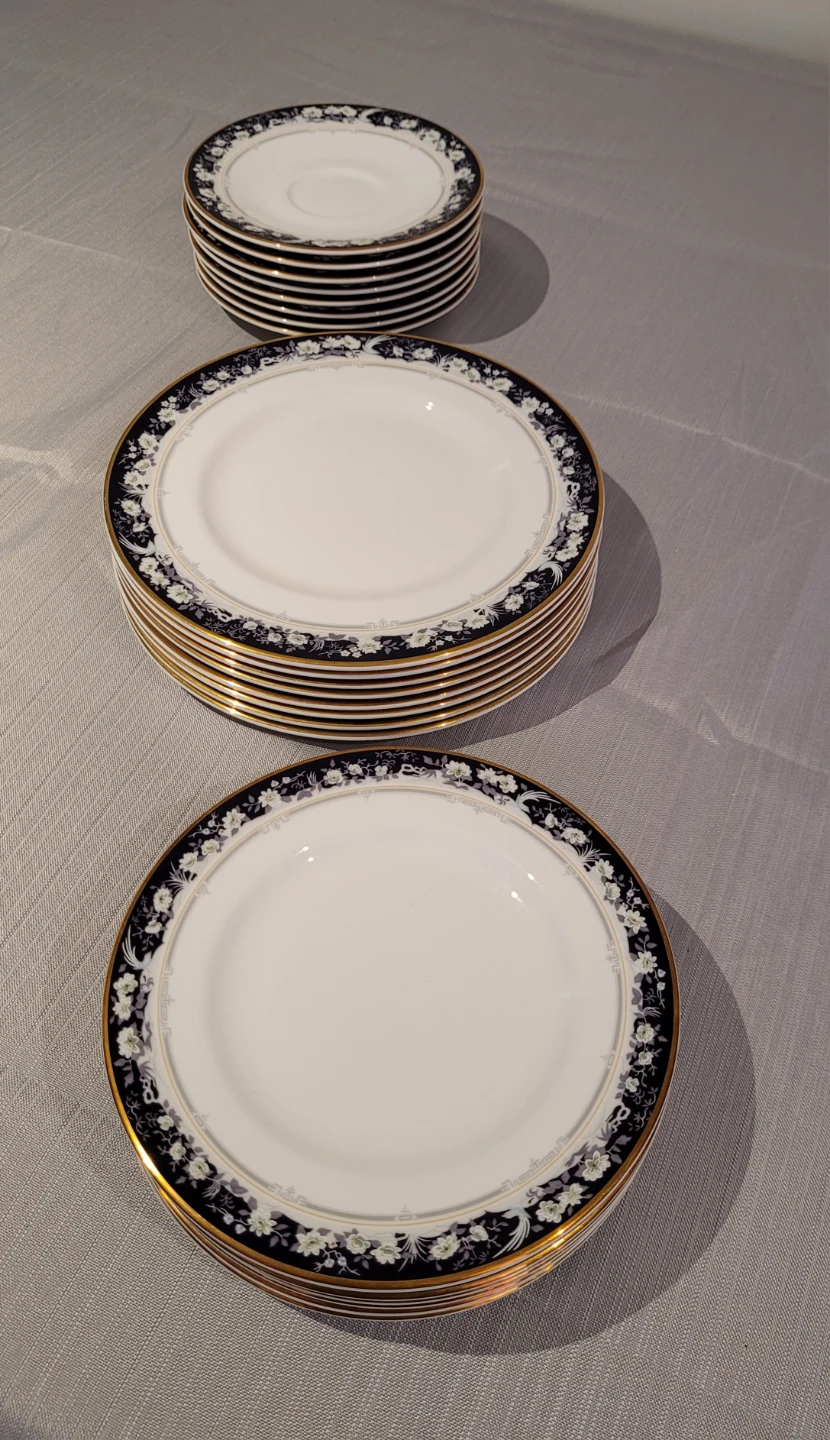 Royal Doulton  paradise h5154 porcelain  dish set.