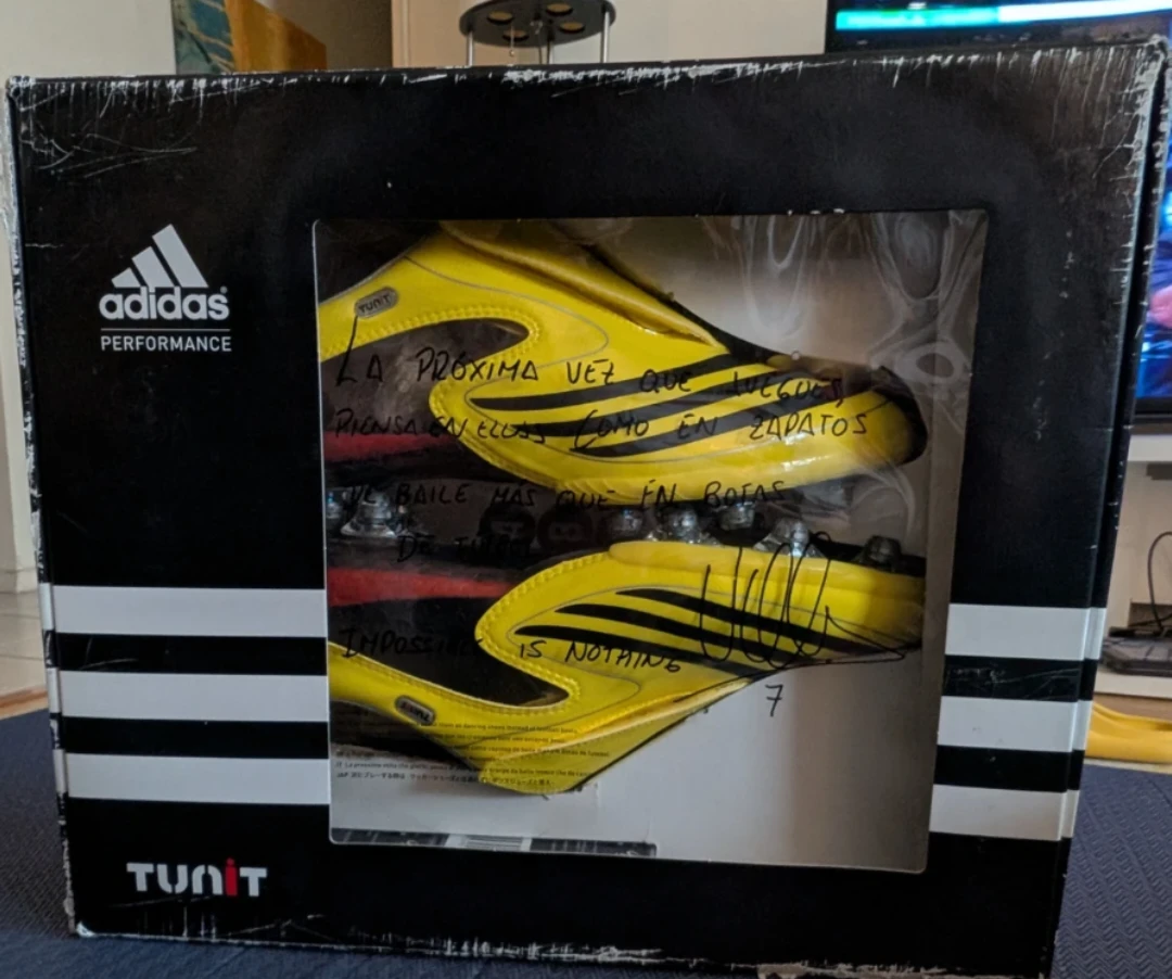 David Villa Signed F50.8 Limited Edition