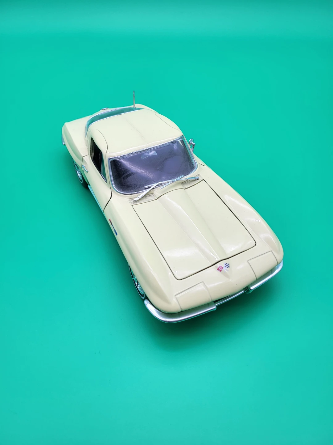 1965 Chevrolet Corvette Collectable Diecast Model 1:18 Toy Car - photo 2