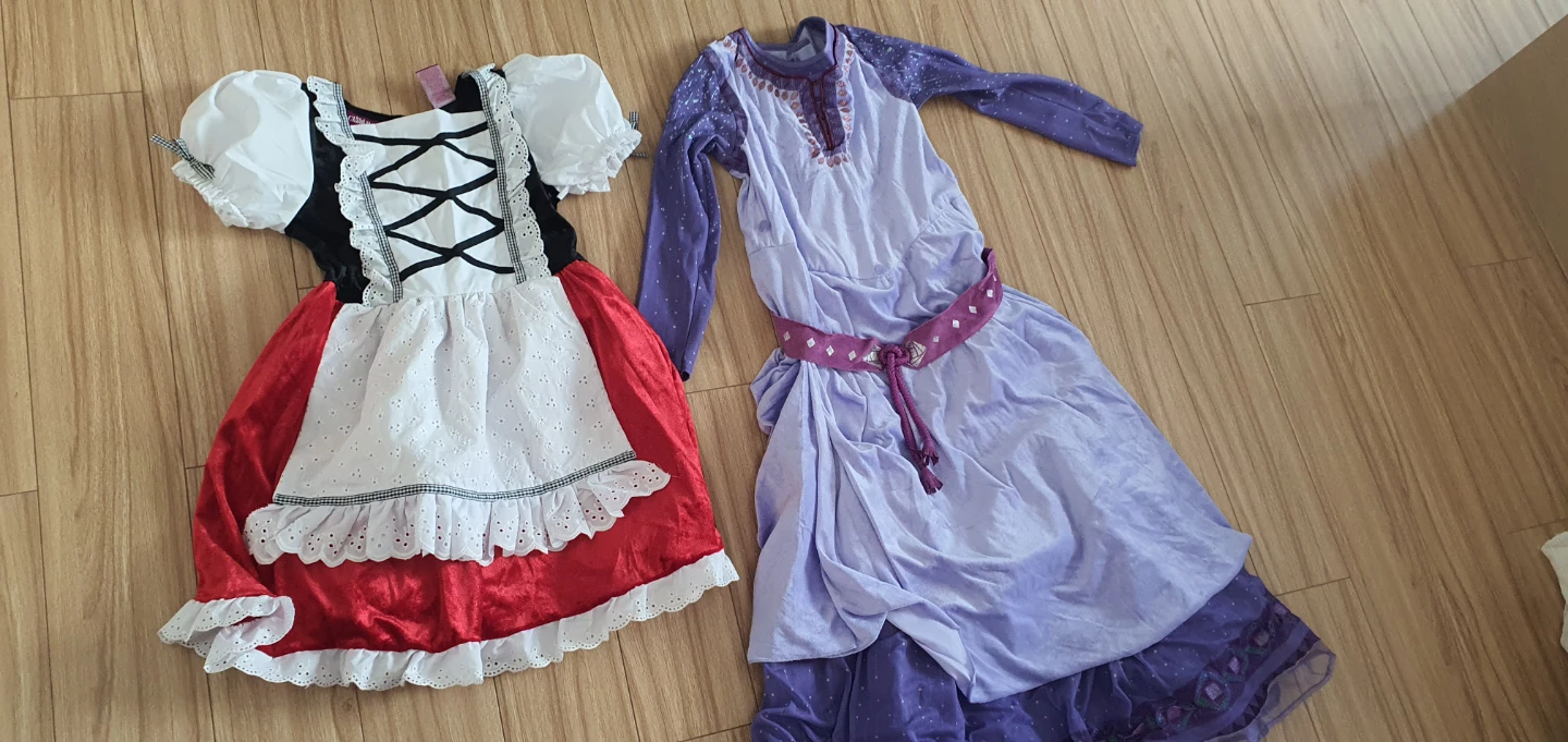 What a Character! Dress - M (7/8)