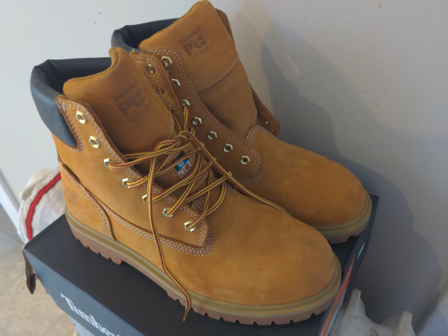 Timberland PRO Men's Waterproof Boots missing one shoe laces - photo 3