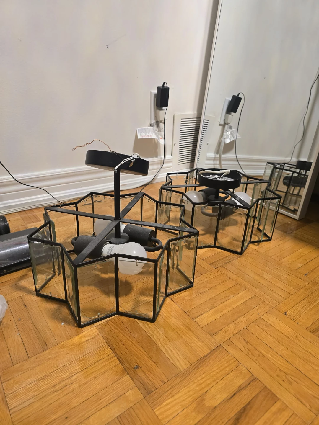 2 light fixtures - photo 2