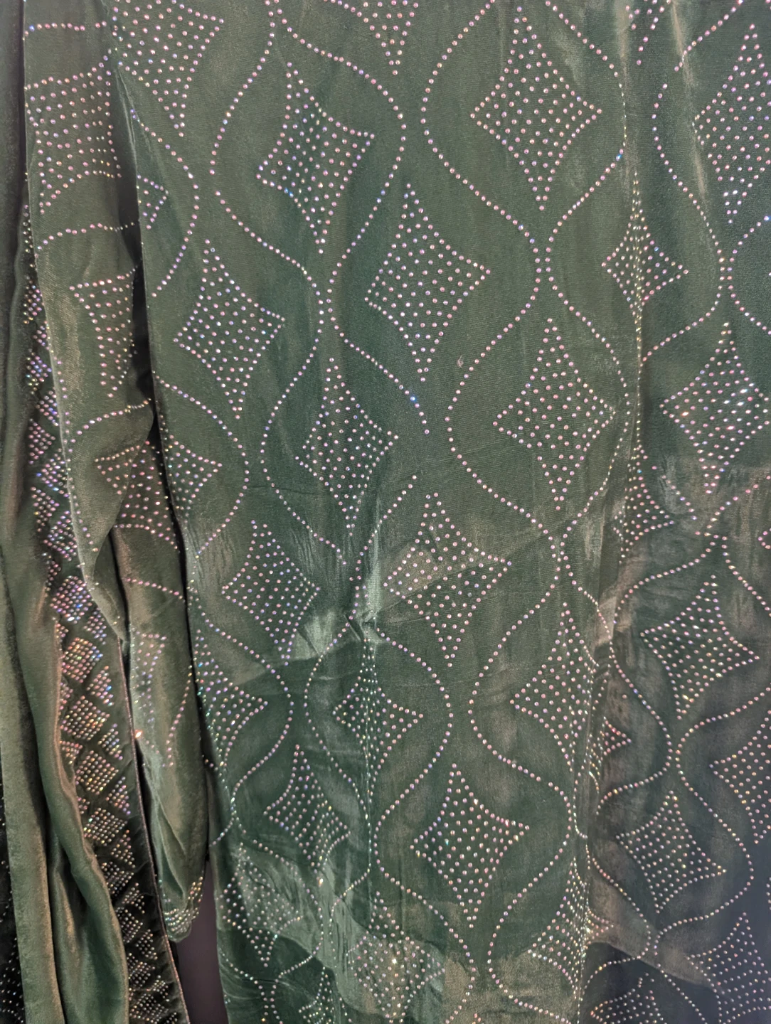 Green Velvet Embellished Shirt, dopatta and Pants Set - photo 3