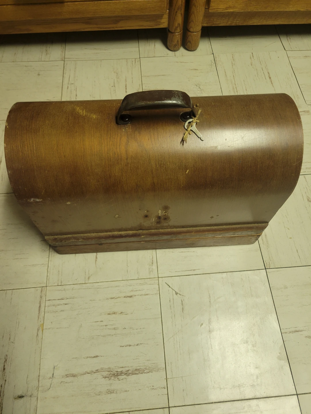 Vintage Singer Sewing Machine with Wooden Case - photo 2