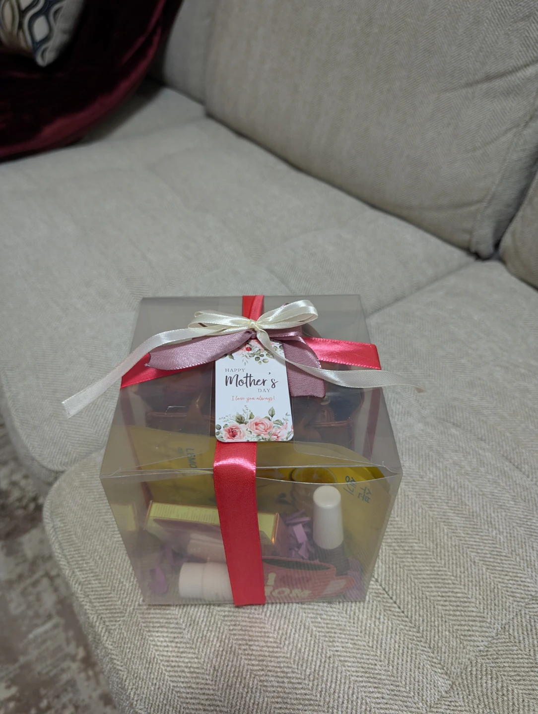 Nush Mother's Day Gift Box with bag and Accessories