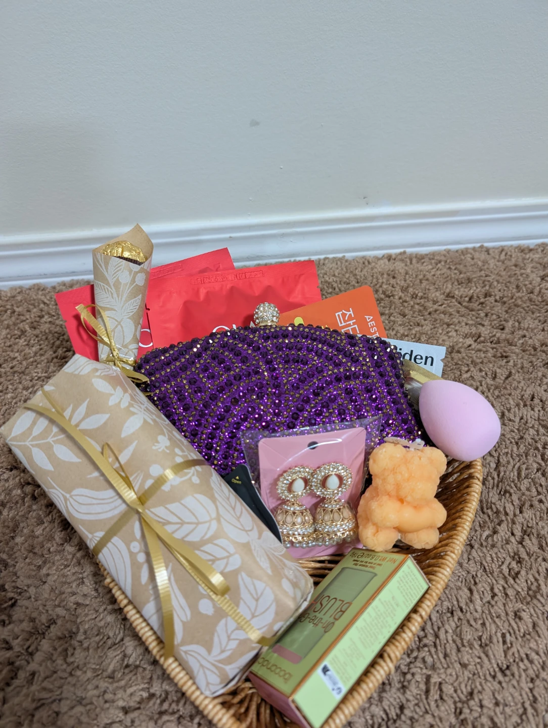 NUSH wedding Gift Basket - photo 3