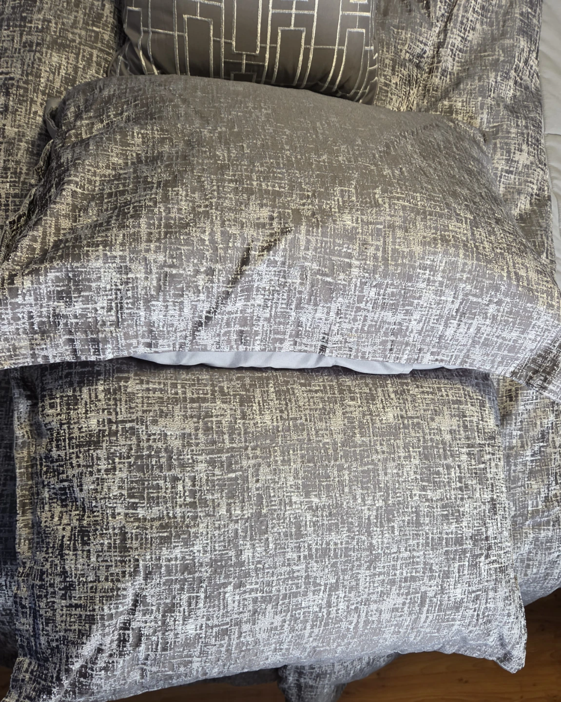 Queen Duvet and Throw Pillows - photo 2