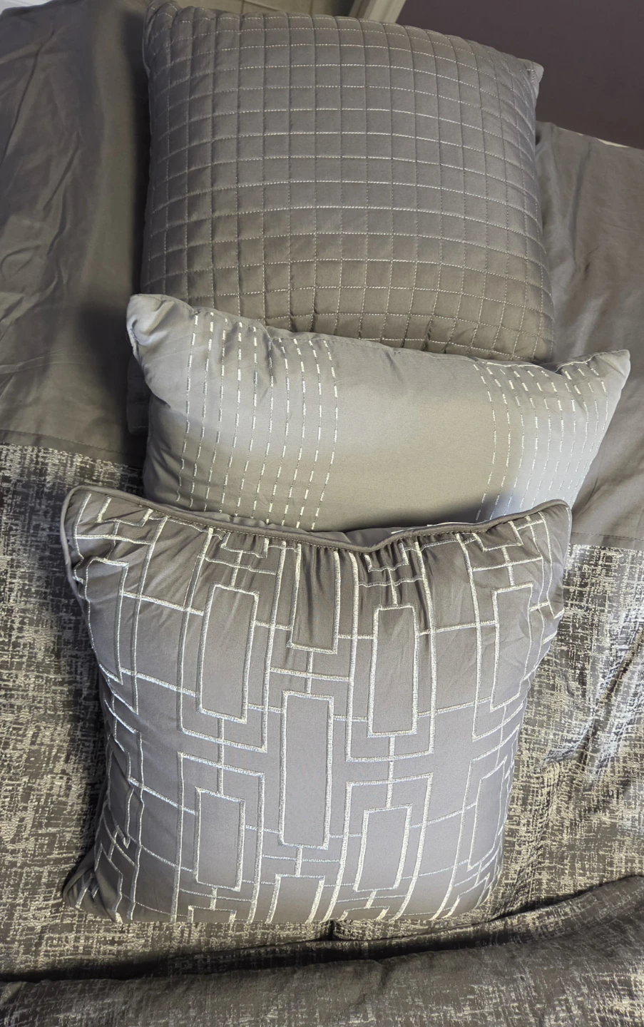 Queen Duvet and Throw Pillows - photo 3