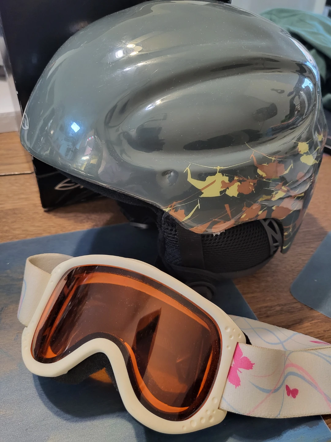 Smith Ski Helmet and Goggles Set