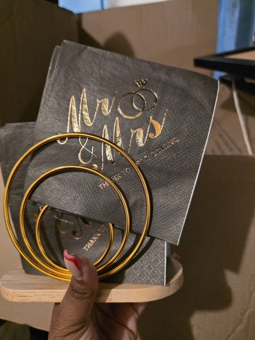 Mr & Mrs Wedding Napkins with gold holder