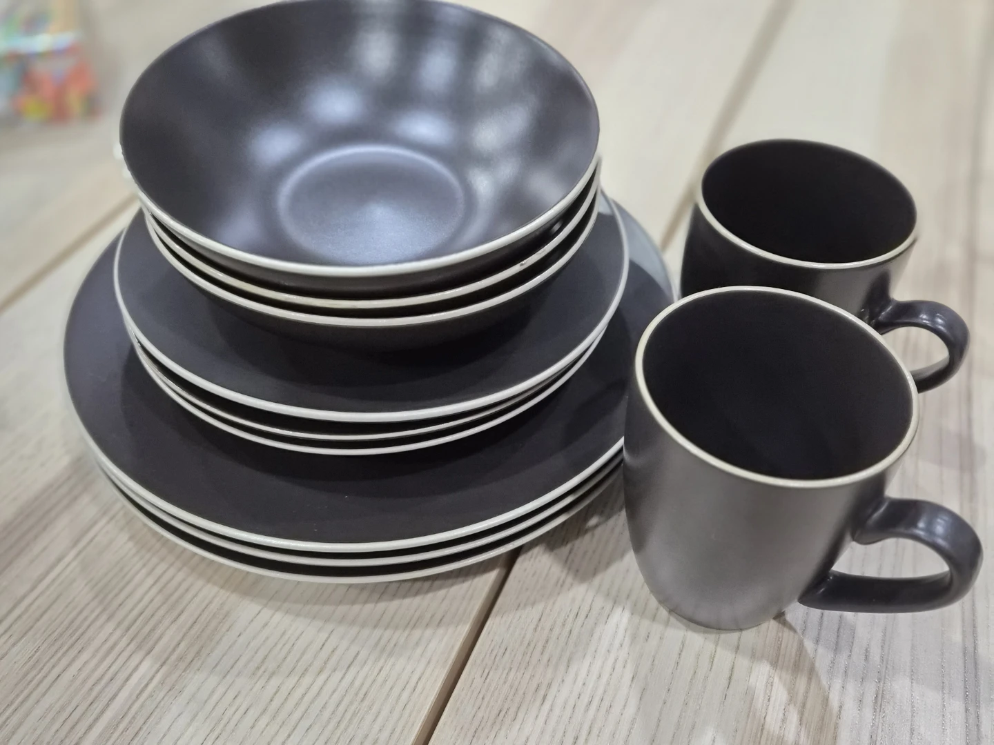Thomson Pottery Dinnerware Set