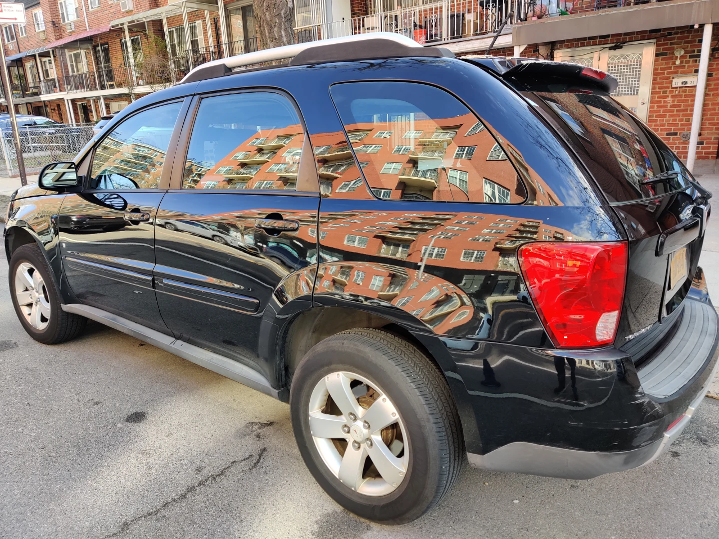 Black Pontiac Torrent SUV - photo 4