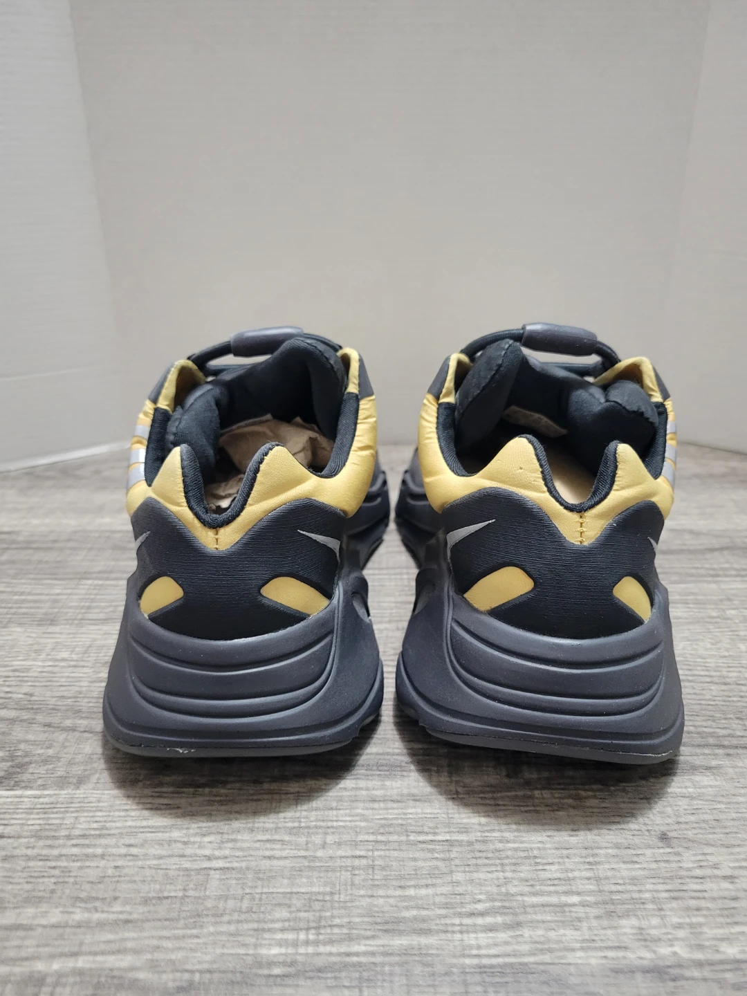 Adidas Yeezy 700 MNVN "Honey Flux" Yellow size 4 - photo 4
