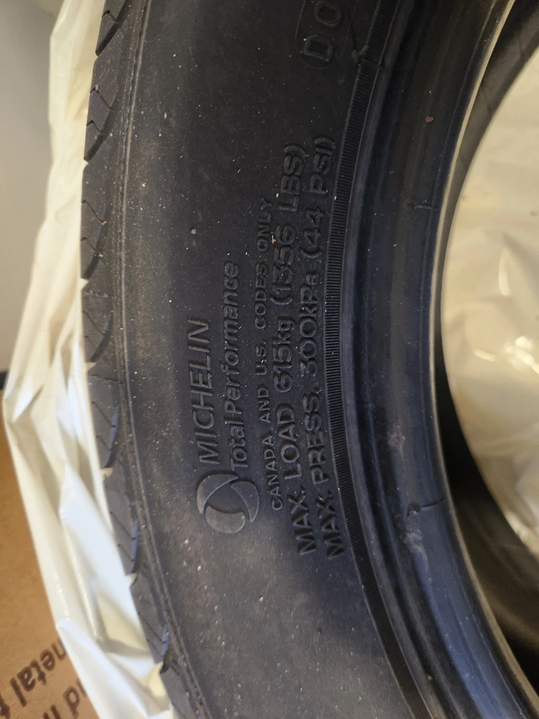 Michelin Defender T+H Tire 205/55R16 91H - photo 2