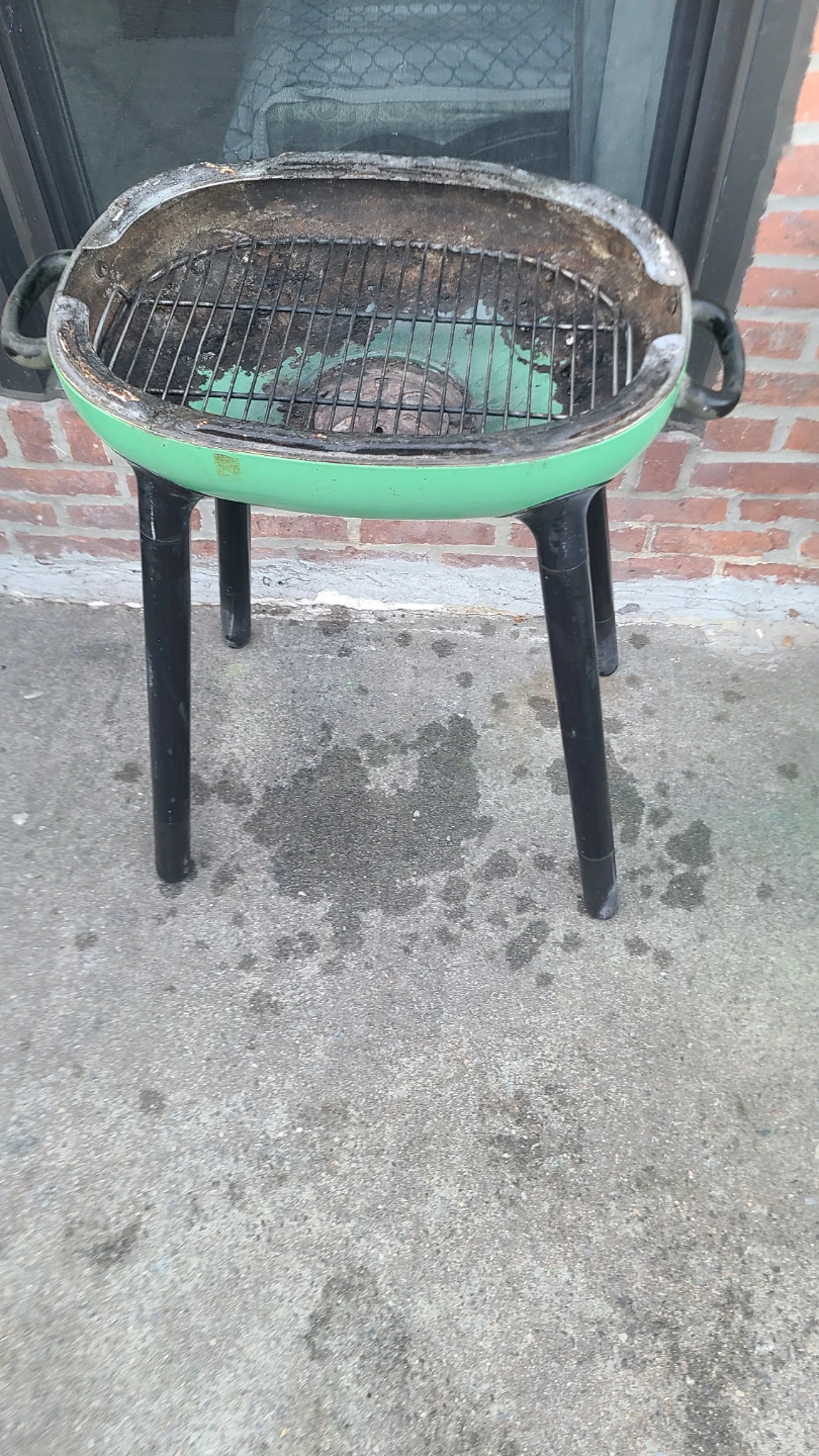 Green Kettle Grill with Stand - photo 3