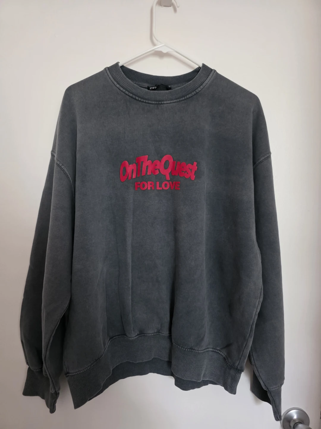 Graphic Sweatshirt - Searching for a Soulmate