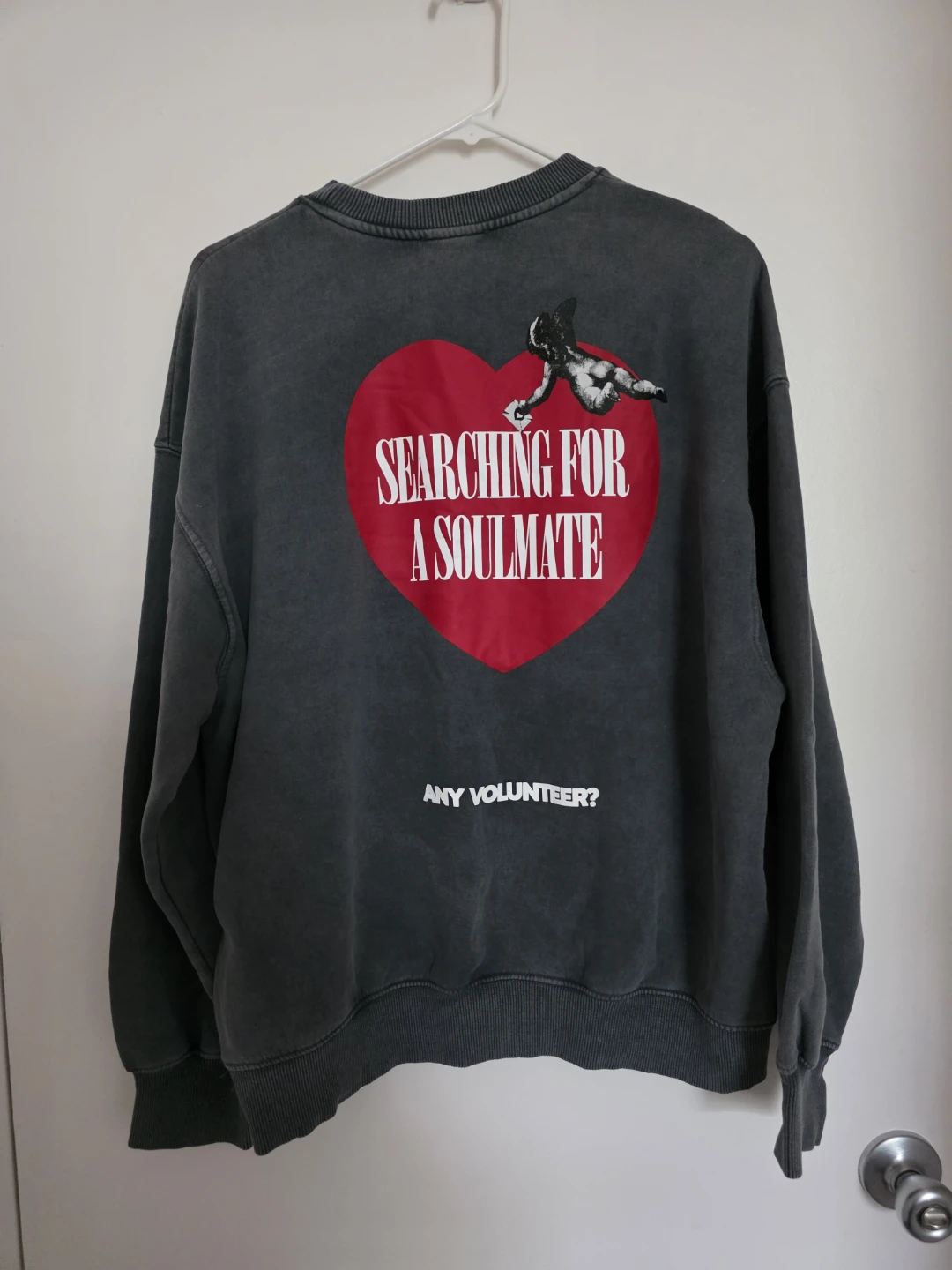 Graphic Sweatshirt - Searching for a Soulmate - photo 4