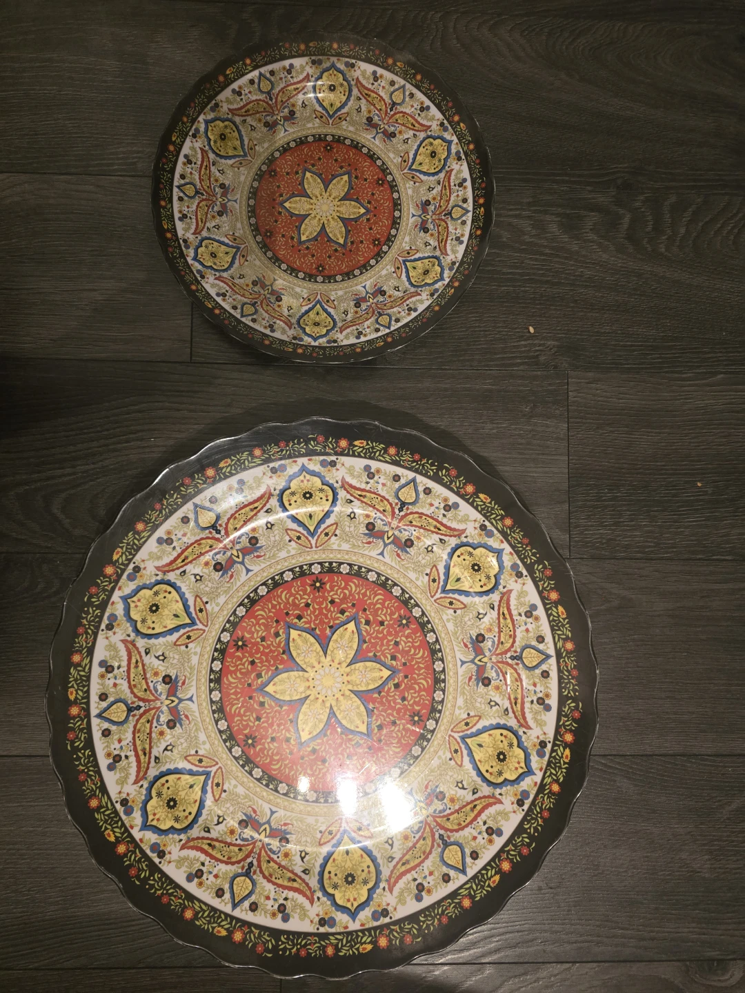 two big tray for rice and 12 plates