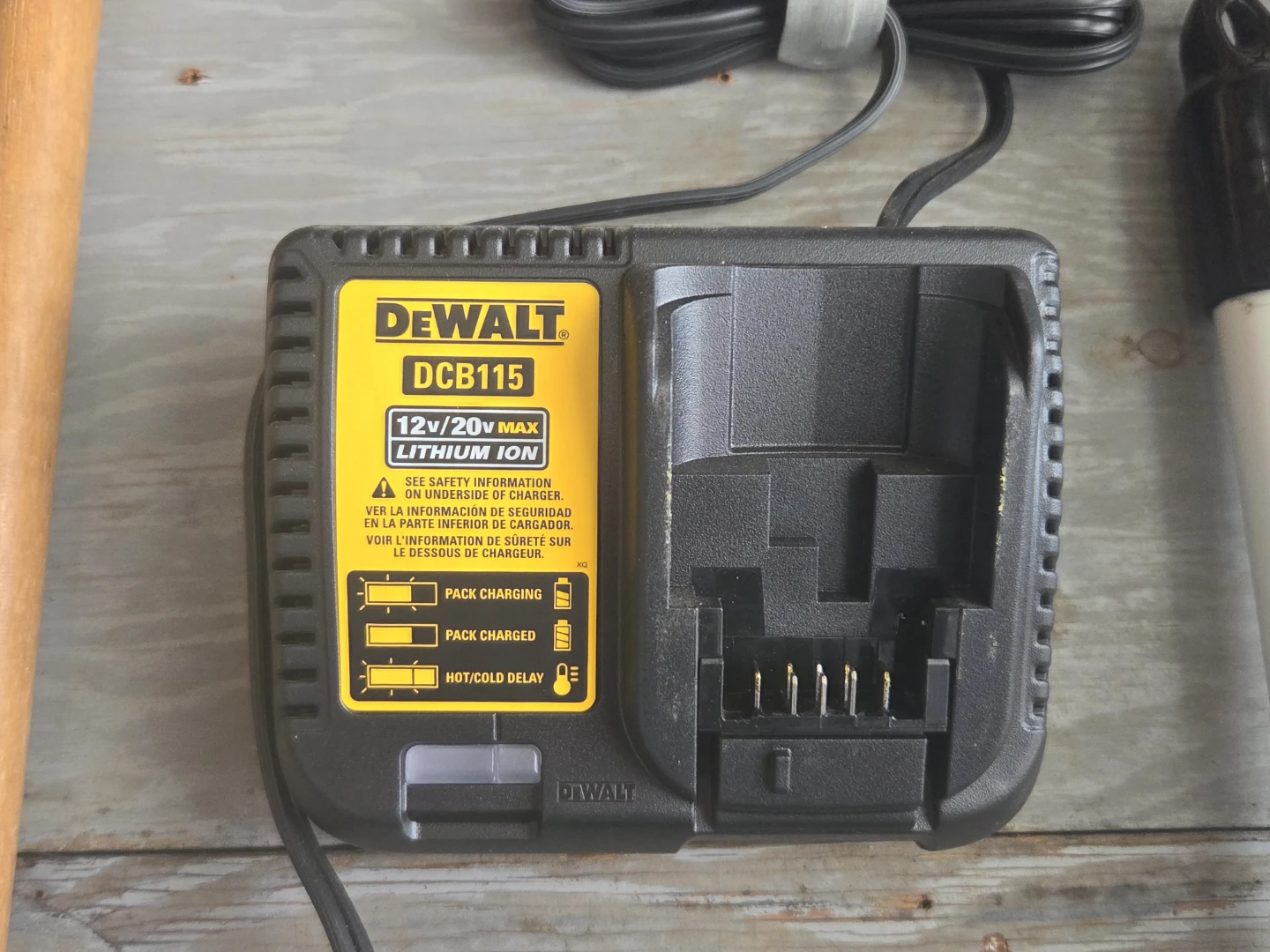 Dewalt Battery Leaf Blower - photo 2