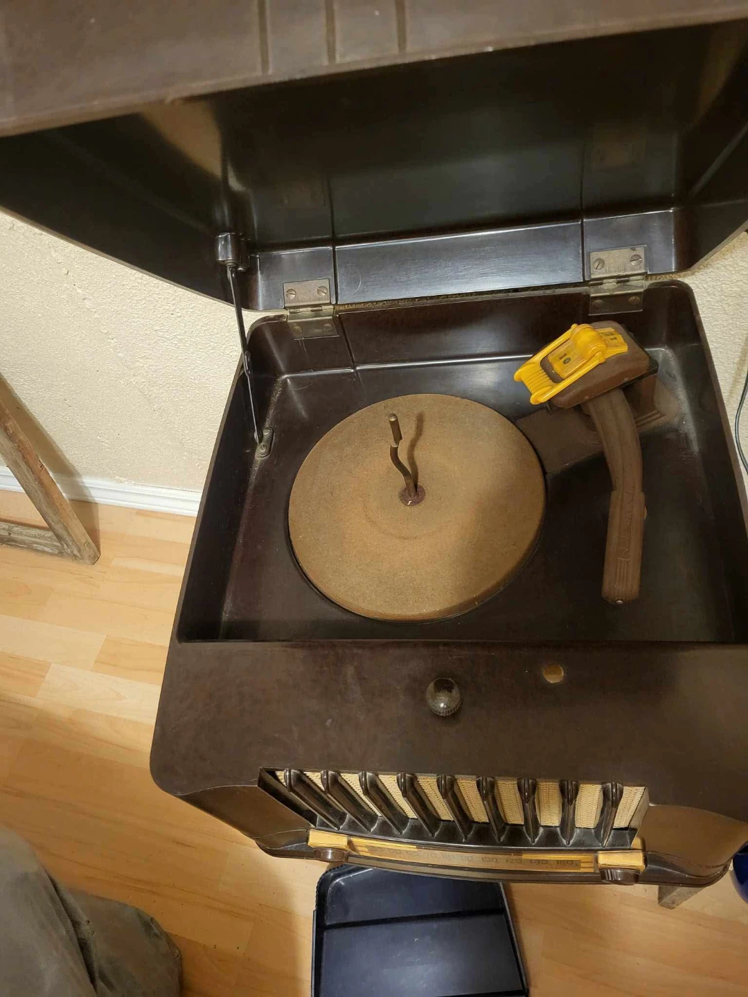 Antique Record Player Radio Combo - photo 2