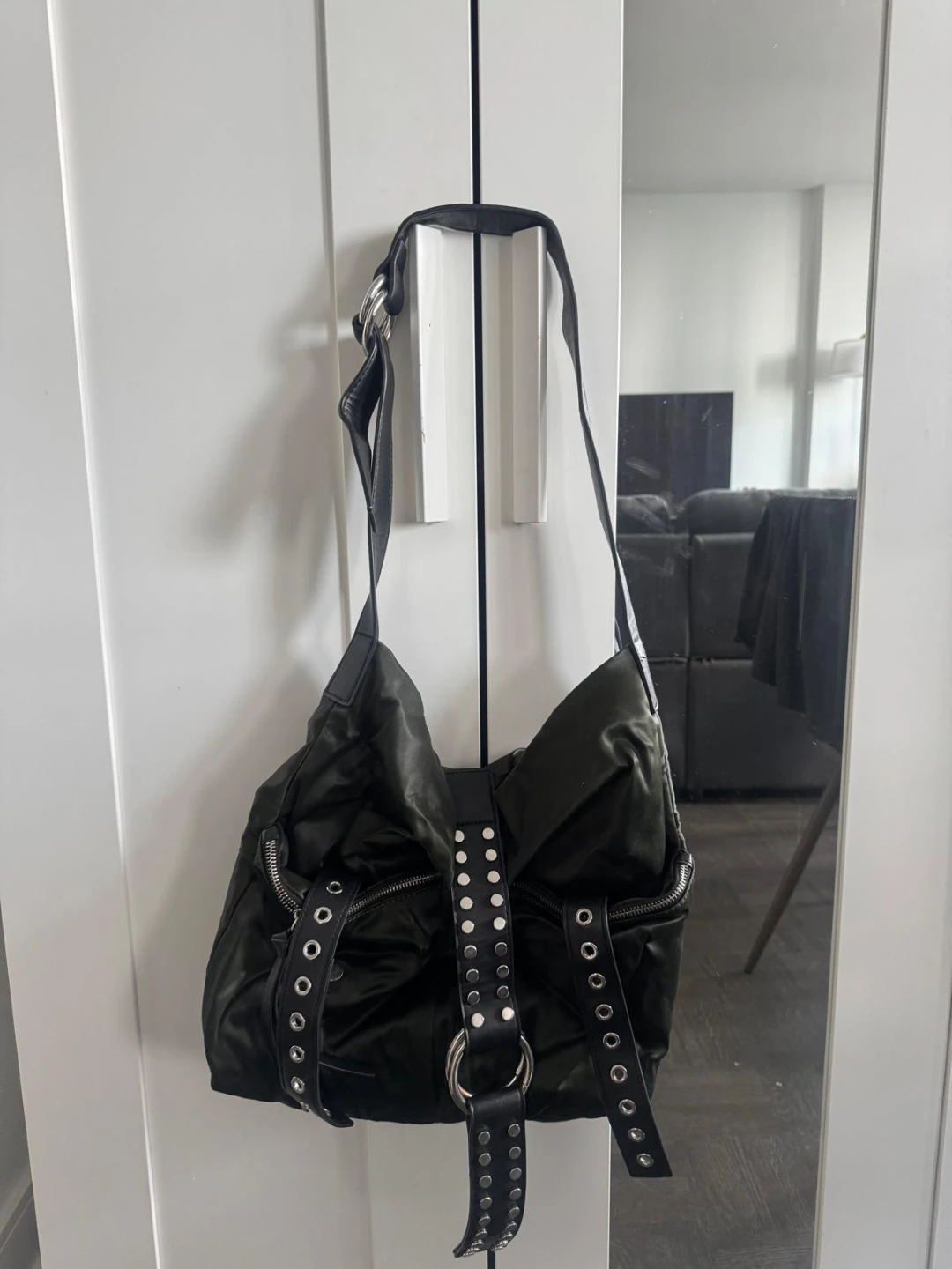 Hand and sling bag - photo 2