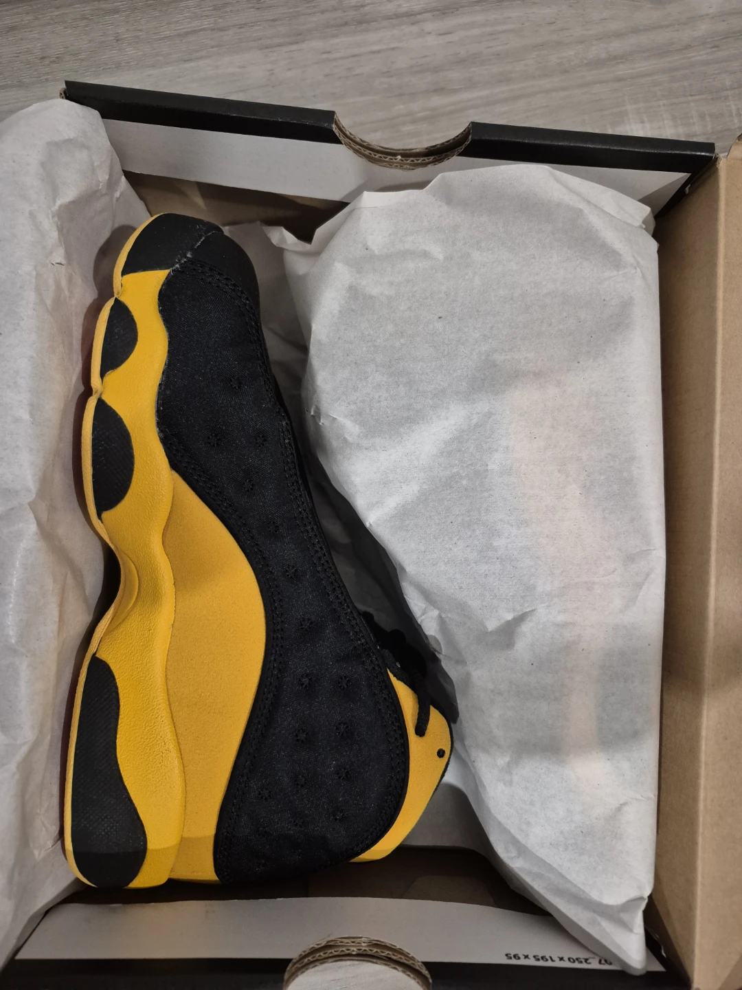 [NEW] Jordan 13 Retro PS Black Yellow 1.5Y - photo 2