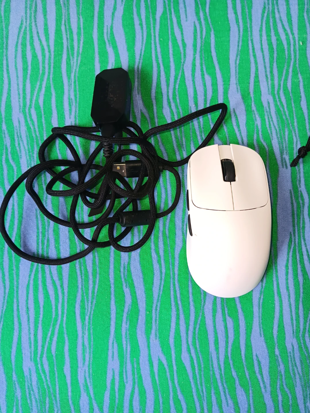 Lamzu Maya Wireless Gaming Mouse (Black & White)