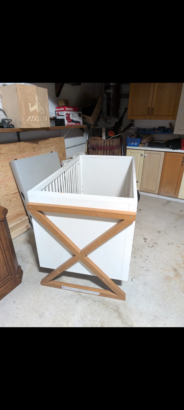 White Crib with Wooden Accents - photo 3