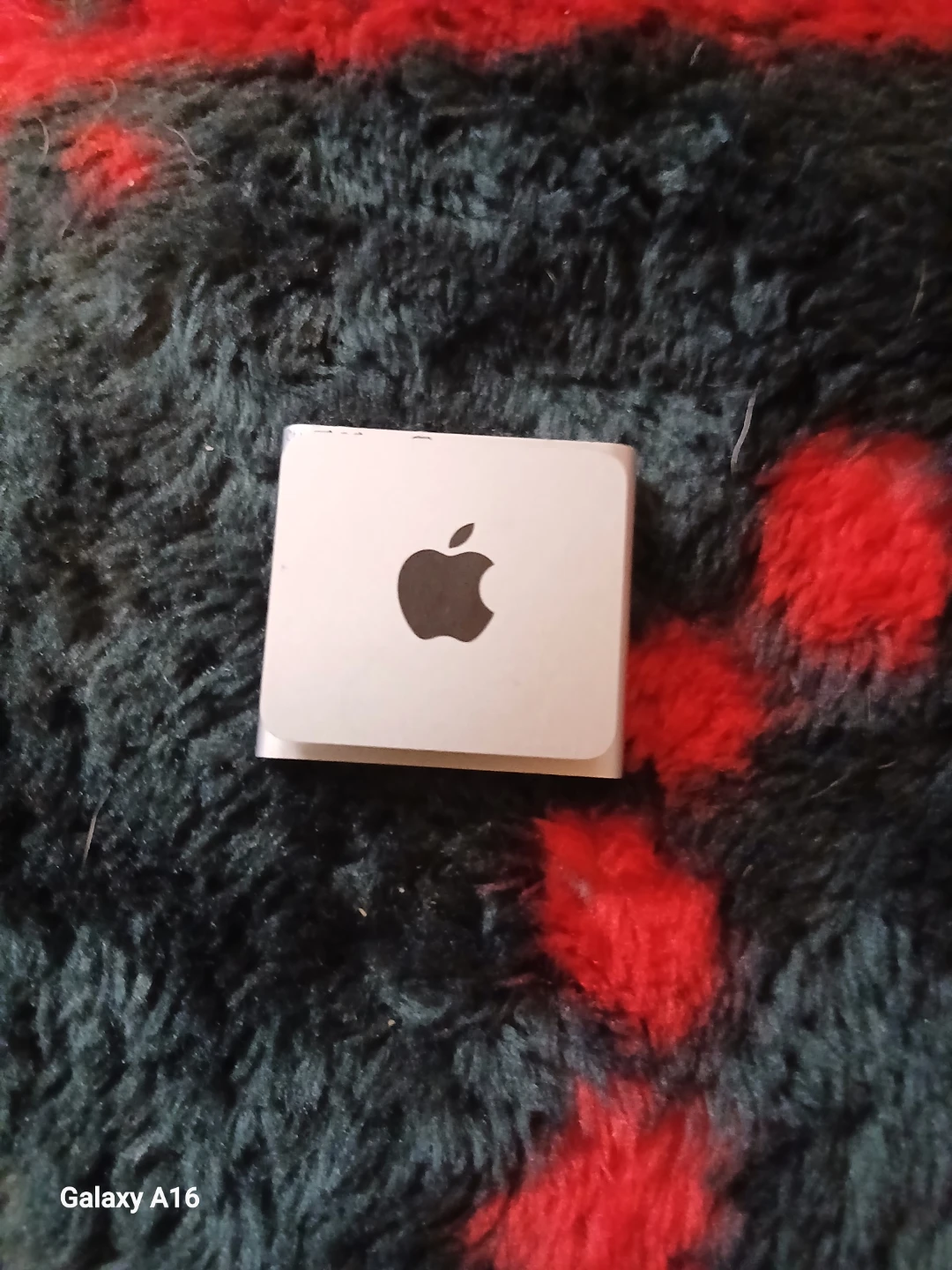 Apple iPod Shuffle - photo 2