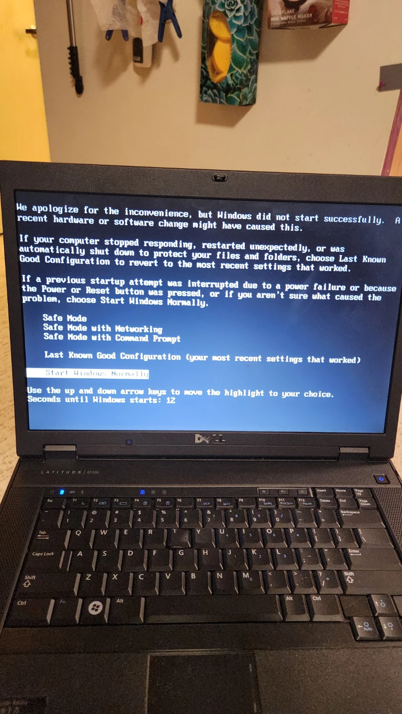 Dell Latitude E5500 Series Laptop (needs fixing) - photo 3