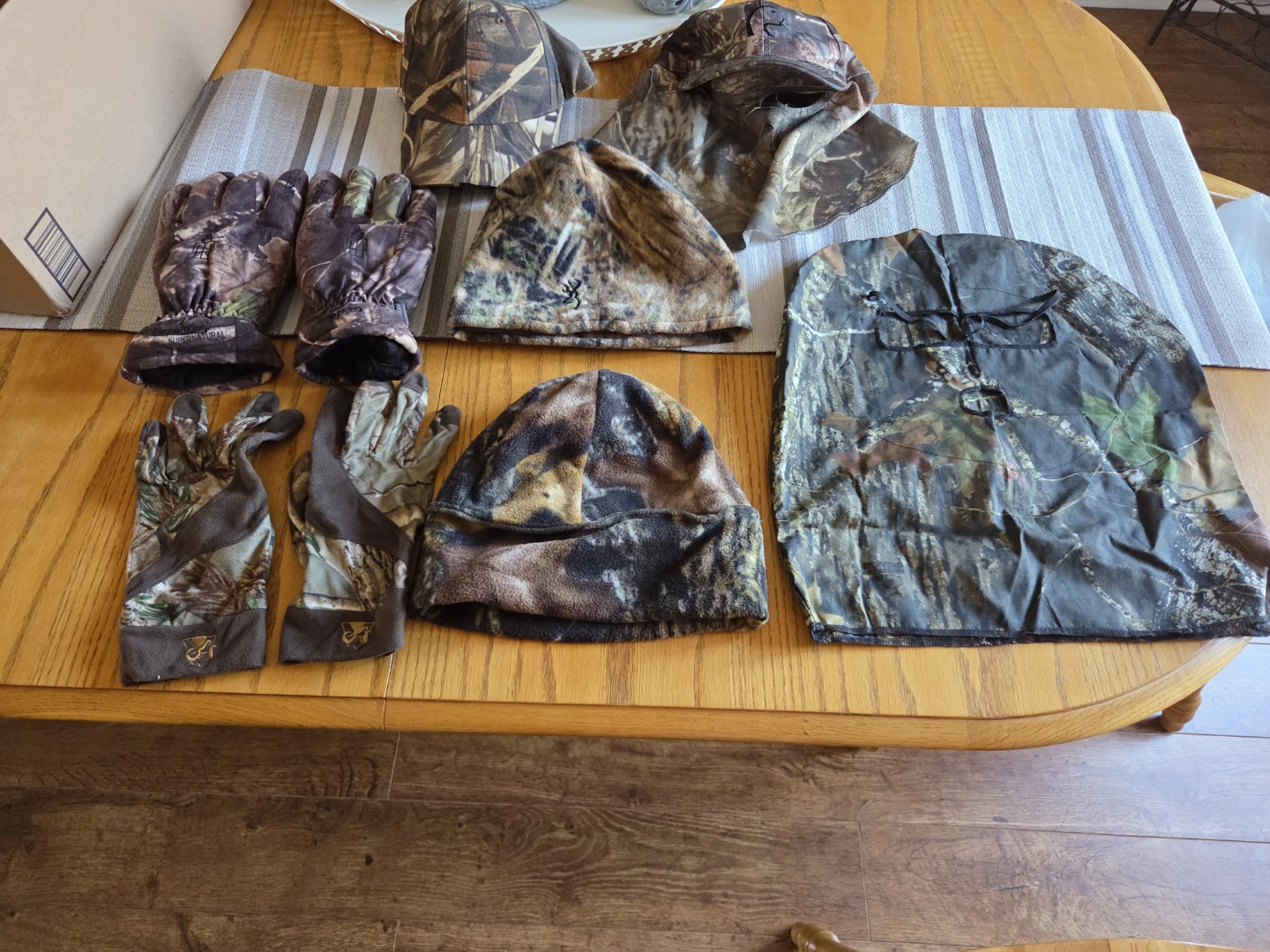 Camouflage hats and gloves