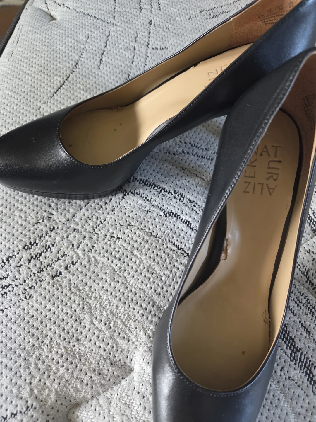 Naturalizer Black Leather Pumps - photo 2