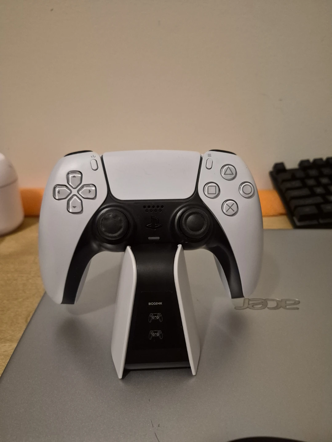 Dualsense ps5 controller and charging dock