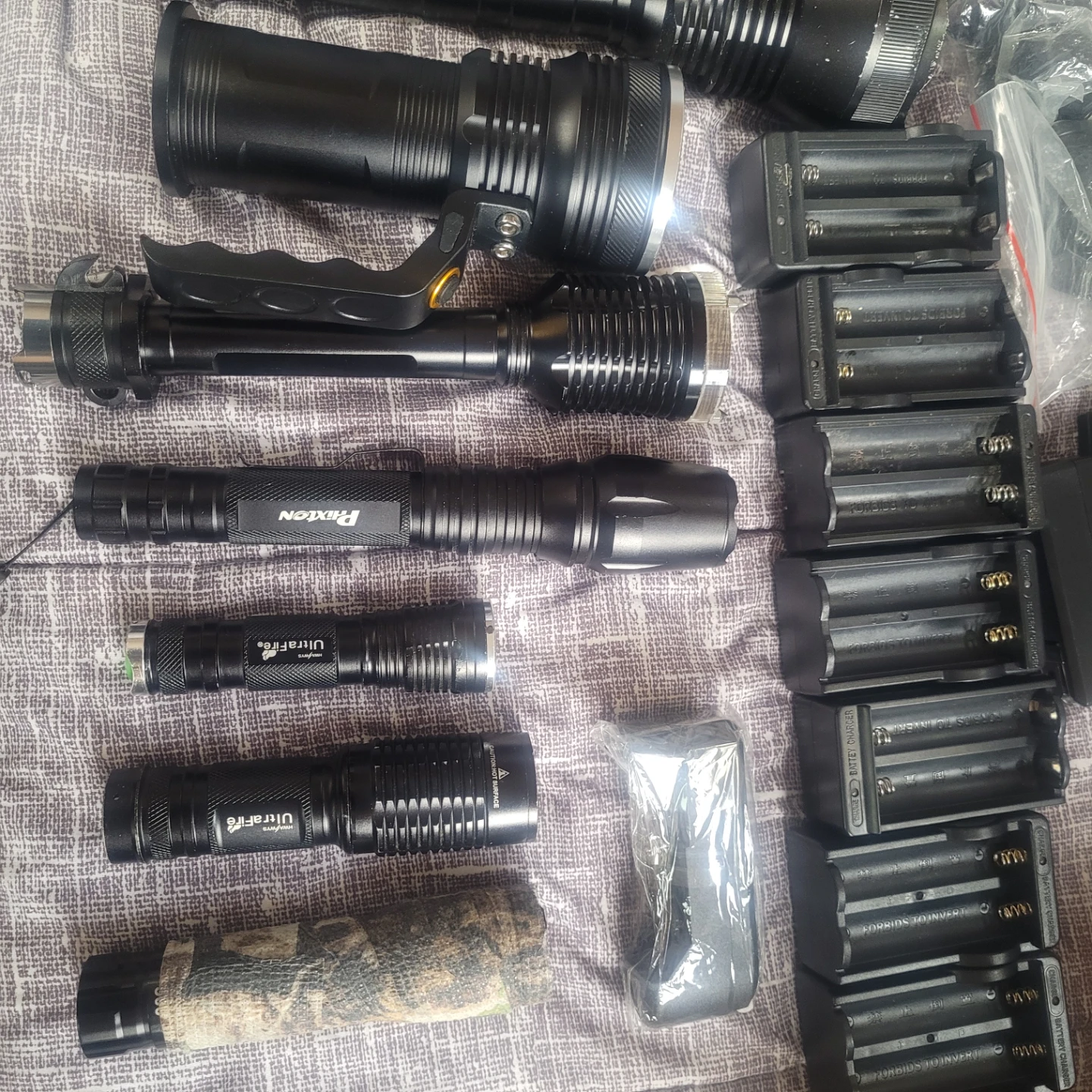 Rechargeable  flashlight  lot most never used - photo 3