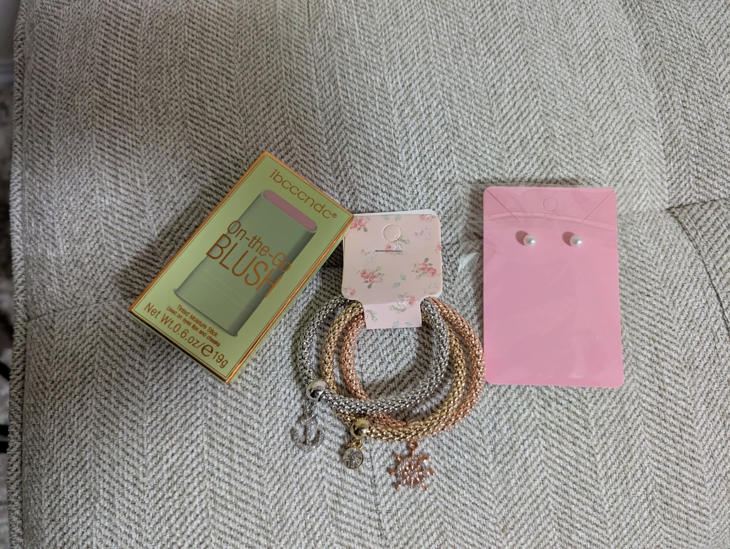 NUSH pretty birthday gift hamper - photo 3