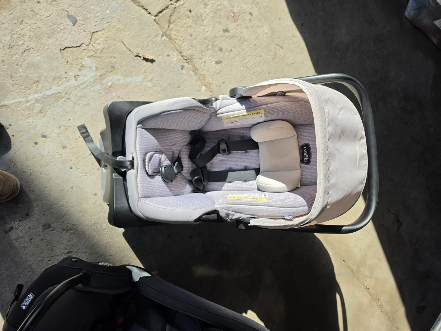 Evenflo Litemax 35 Infant Car Seat and Base