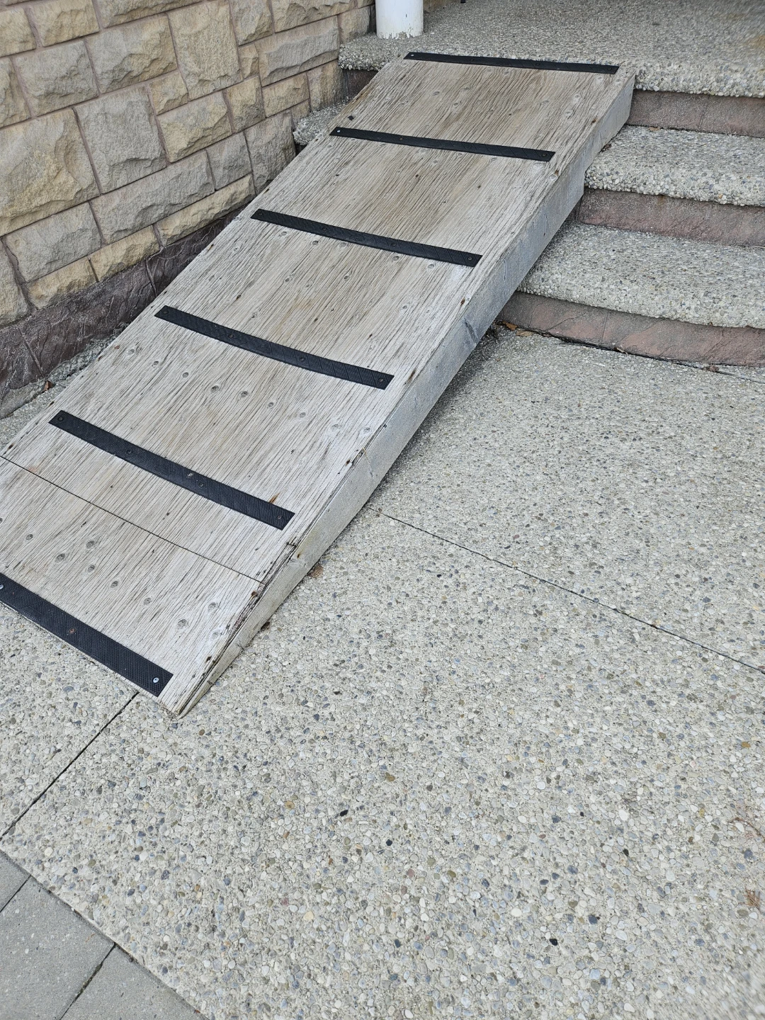 Wooden Ramp with Grip Strips - photo 2
