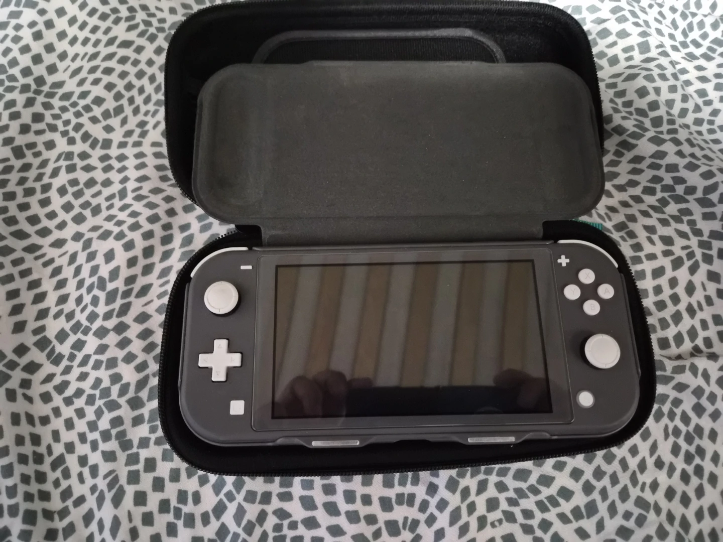 Nintendo Switch Lite Case with 4 Games