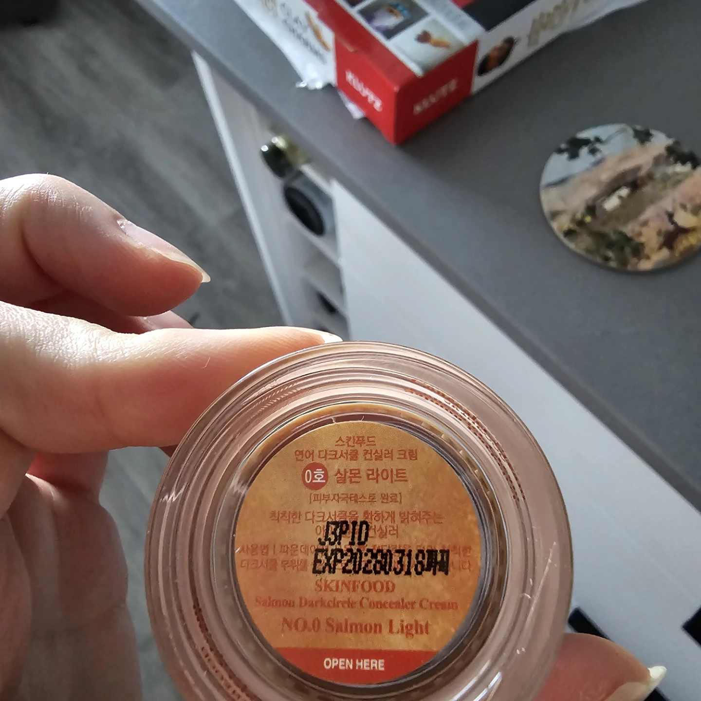 SKINFOOD Salmon Darkcircle Concealer Cream No. 01 Salmon Light - photo 2