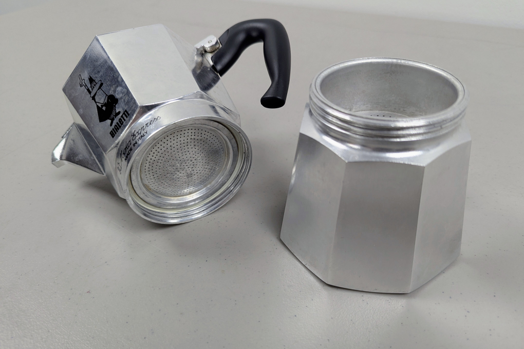 Bialetti Moka Express 6-Cup Aluminum Stovetop Espresso Maker - photo 4